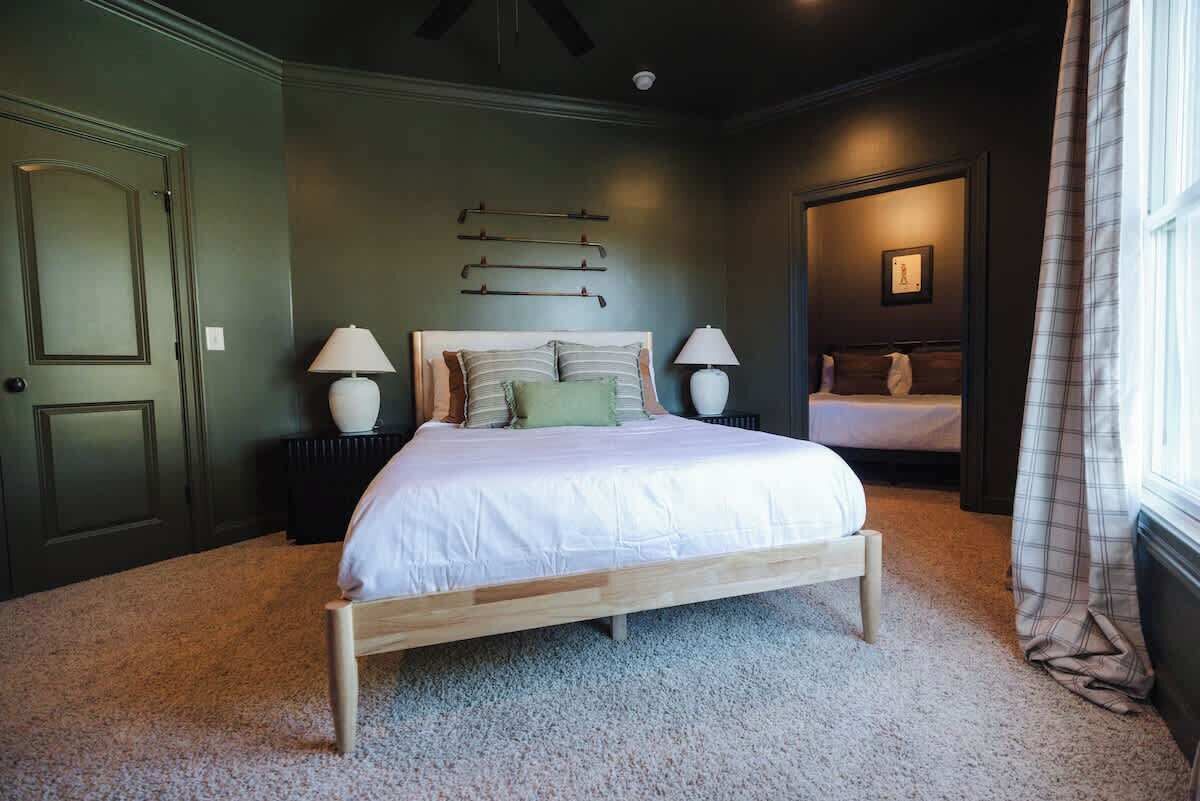 5 bedrooms, desk, iron/ironing board, free WiFi