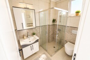 Shower, hair dryer, towels - Villa Maya - Five Bedroom Villa, Sleeps 10 (Ortaca)