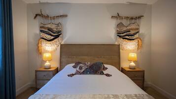 1 bedroom, iron/ironing board, internet, bed sheets