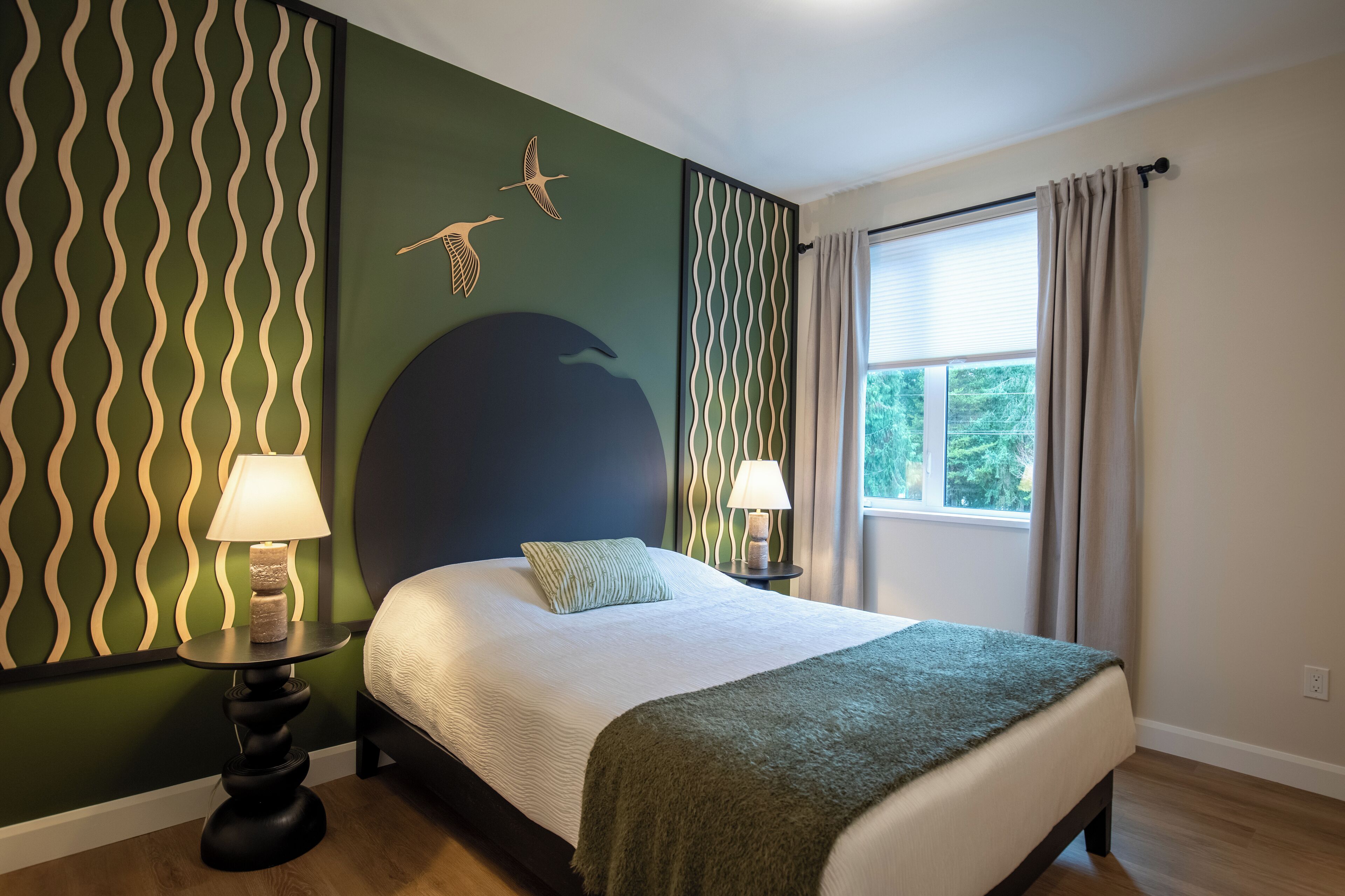 2 多间卧室、熨斗/熨衣板、上网接入、床单