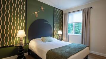 2 bedrooms, iron/ironing board, internet, bed sheets