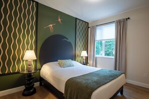 2 bedrooms, iron/ironing board, internet, bed sheets