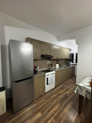 Frigorífic, microones, forn i placa de cuina 