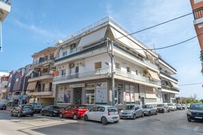 Exterior - Artemis Blue Escape Apartment – Modern Retreat Steps from the Beach (Artemida)