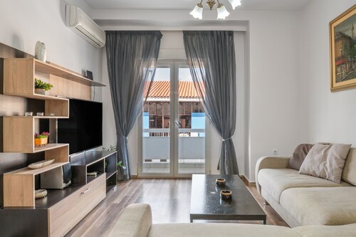 Artemis Blue Escape Apartment – Modern Retreat Steps from the Beach