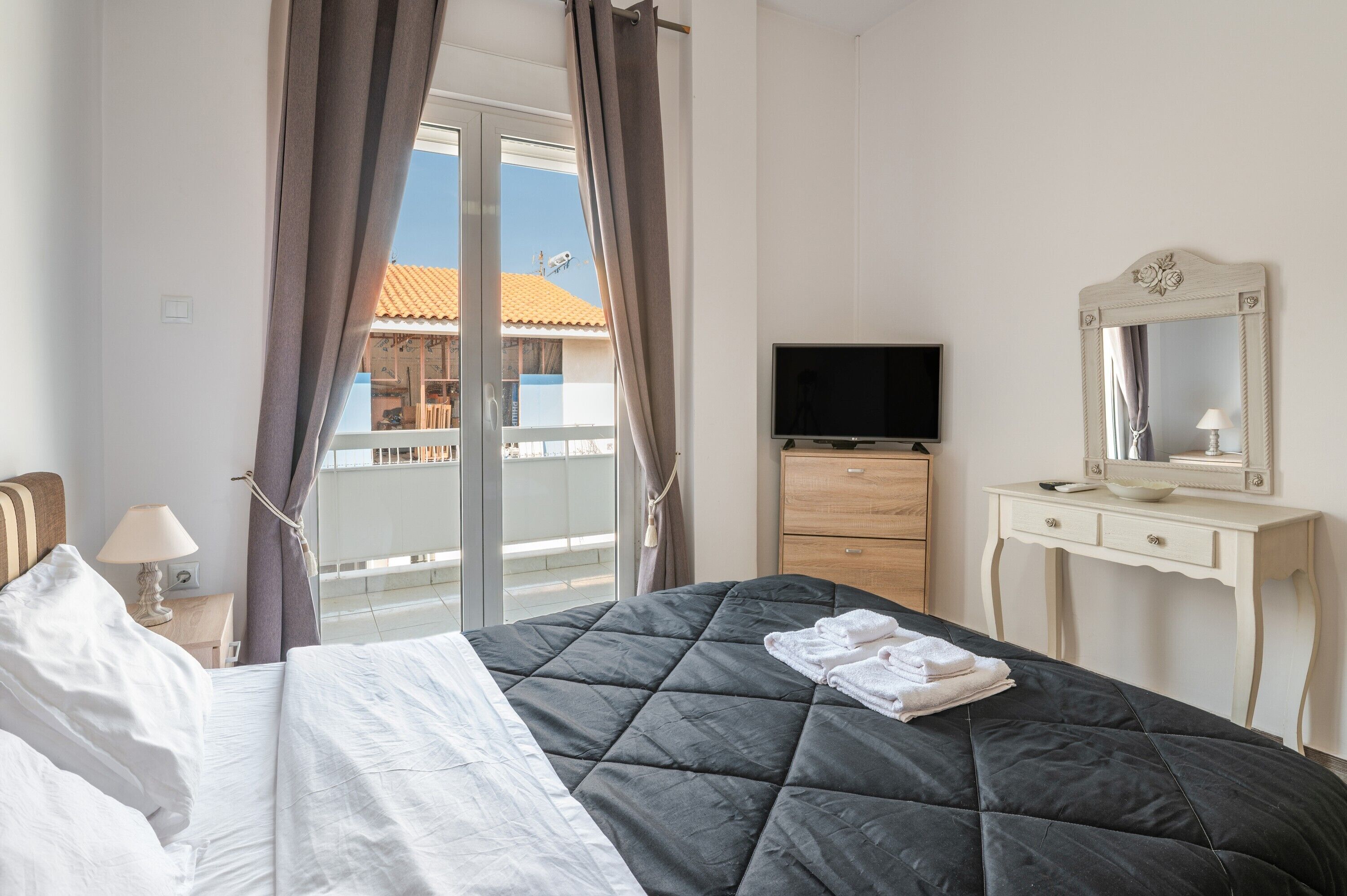 Fer et planche à repasser, Wi-Fi, literie fournie