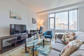 TV, offices - Bright Apartment in the Heart of Cambridge, Walk Everywhere (Cambridge, MA)