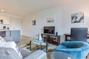 TV, offices - Bright Apartment in the Heart of Cambridge, Walk Everywhere (Cambridge, MA)