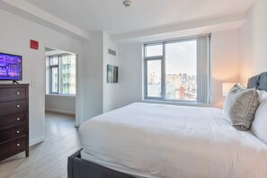 1 bedroom, desk, iron/ironing board, WiFi - Bright Apartment in the Heart of Cambridge, Walk Everywhere (Cambridge, MA)