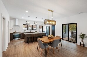 Dining - Modern & spacious 5-bedroom house in delightful White Bear Lake (White Bear Lake)