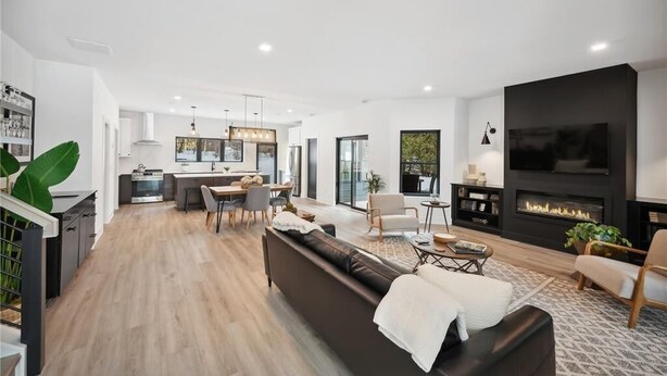 Smart TV - Modern & spacious 5-bedroom house in delightful White Bear Lake (White Bear Lake)