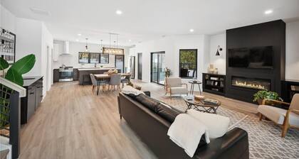 Modern & spacious 5-bedroom house in delightful White Bear Lake