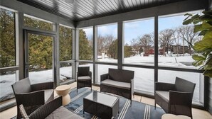 Interior - Modern & spacious 5-bedroom house in delightful White Bear Lake (White Bear Lake)
