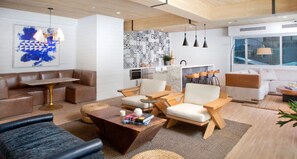 Smart TV, books - Emerald Garden Upscale & Serene Pool Gym Jacuzzi (Santa Monica)