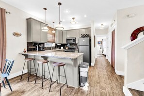 Rumah, Beberapa Tempat Tidur (Light Shoes) | Dapur pribadi