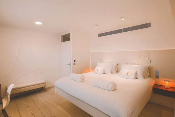 3 habitaciones, escritorio, tabla de planchar con plancha y wifi gratis 