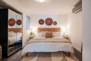 Iron/ironing board, travel cot, WiFi, bed sheets