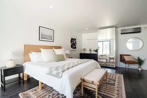 Iron/ironing board, travel cot, WiFi, bed sheets - Elegant Little Italy Hideaway w/ Sky Deck & Views (San Diego)