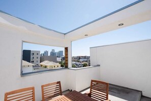 Outdoor dining - Elegant Little Italy Hideaway w/ Sky Deck & Views (San Diego)