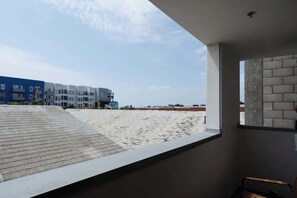 Property grounds - Chic Inner City Pad w/ Balcony | Walk Everywhere! (San Diego)