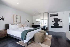 Ferros/tábuas de passar roupa, berço de viagem, Wi-Fi, roupa de cama
