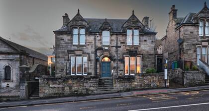 Bruce on the Row-Historic Elegance near Edinburgh