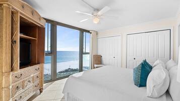 2 habitaciones y tabla de planchar con plancha