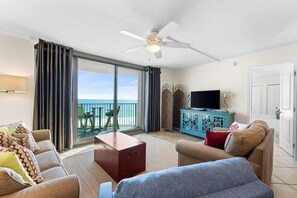 Condo, 1 Katil Raja (King) dengan Katil Sofa (Perdido Towers West 606) | Ruang tamu