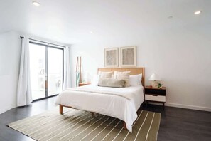 Iron/ironing board, travel cot, WiFi, bed sheets - Glamorous Little Italy Apt w/ Rooftop Deck & Views (San Diego)
