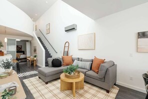 TV, offices - Glamorous Little Italy Apt w/ Rooftop Deck & Views (San Diego)