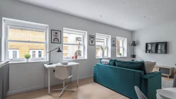 City-lejlighed - 1 dobbeltseng med sovesofa - ikke-ryger - byudsigt | Opholdsområde | 40-tommers smart-tv med satellitkanaler