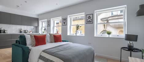 City Apartment, 1 Double Bed with Sofa bed, Non Smoking, City View | Living area | 40-inch Smart TV with satellite channels