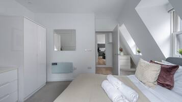 City-Apartment, 1 Doppelbett und Schlafsofa, Nichtraucher, Stadtblick | Bügeleisen/Bügelbrett, Babybetten, kostenloses WLAN, Bettwäsche