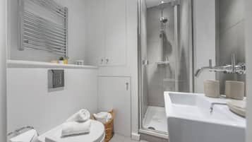 City Apartment, 1 Double Bed with Sofa bed, Non Smoking, City View | Bathroom