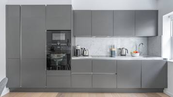 Kaupunkihuoneisto, 1 parisänky ja vuodesohva, tupakointi kielletty, kaupunkinäköala | Yksityinen keittiö | Espressokone, kahvin-/teenkeitin, vedenkeitin, leivänpaahdin