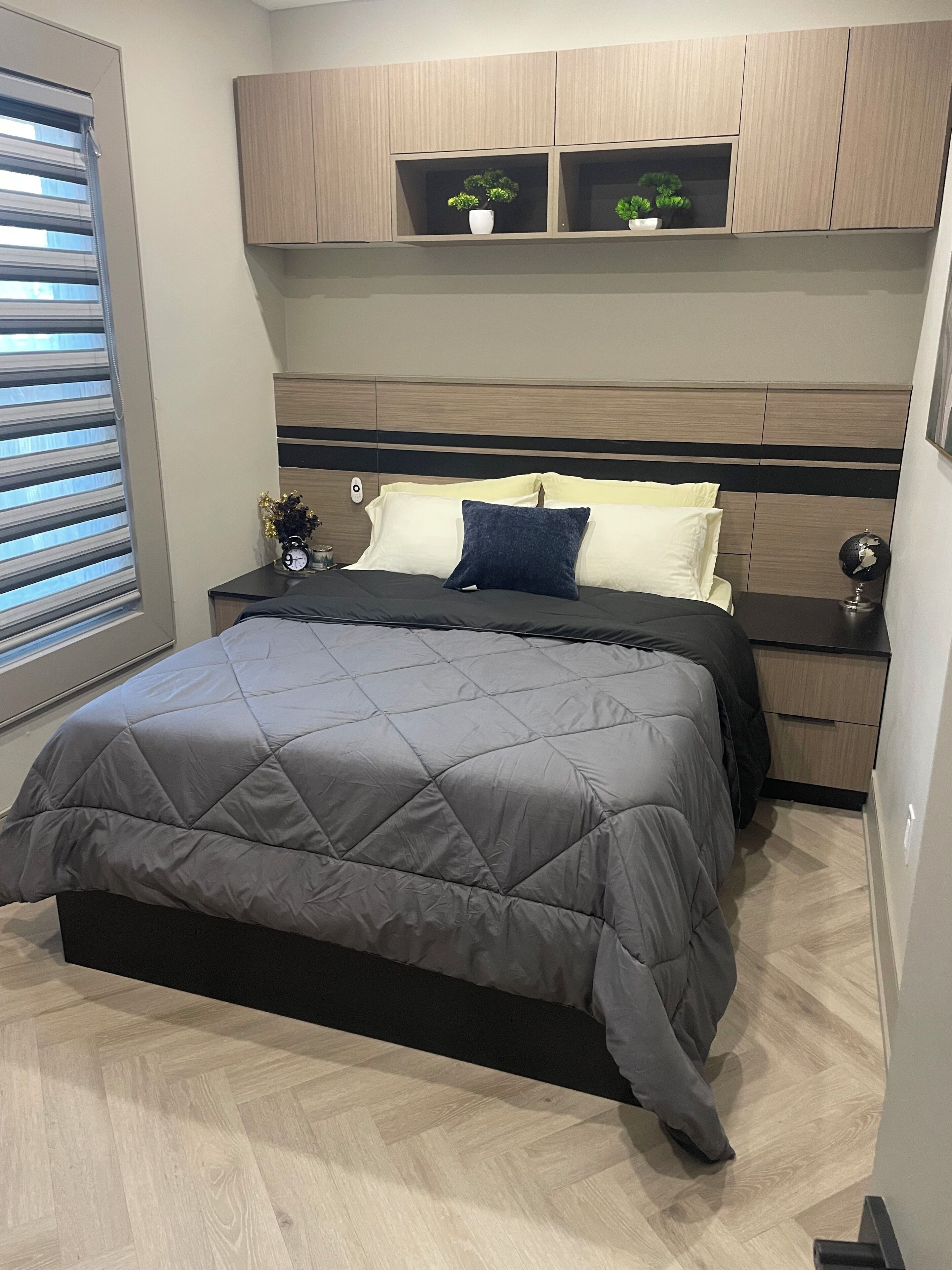 Tabla de planchar con plancha, cuna de viaje y wifi gratis 