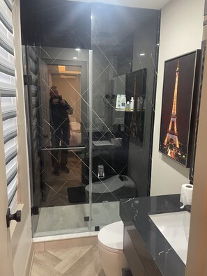 Superior House | Bathroom | Hair dryer, towels, soap, shampoo - Modern Masterpiece 7 Bedroom Home (Niagara Falls)