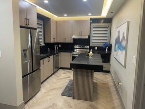 슈피리어 하우스 | 전용 주방 | 식기 세척기, 커피/티 메이커, 전기 주전자, 토스터