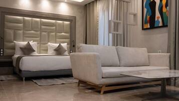 Habitación Deluxe con 1 cama doble o 2 individuales | Caja fuerte, escritorio, espacio para trabajar con un portátil