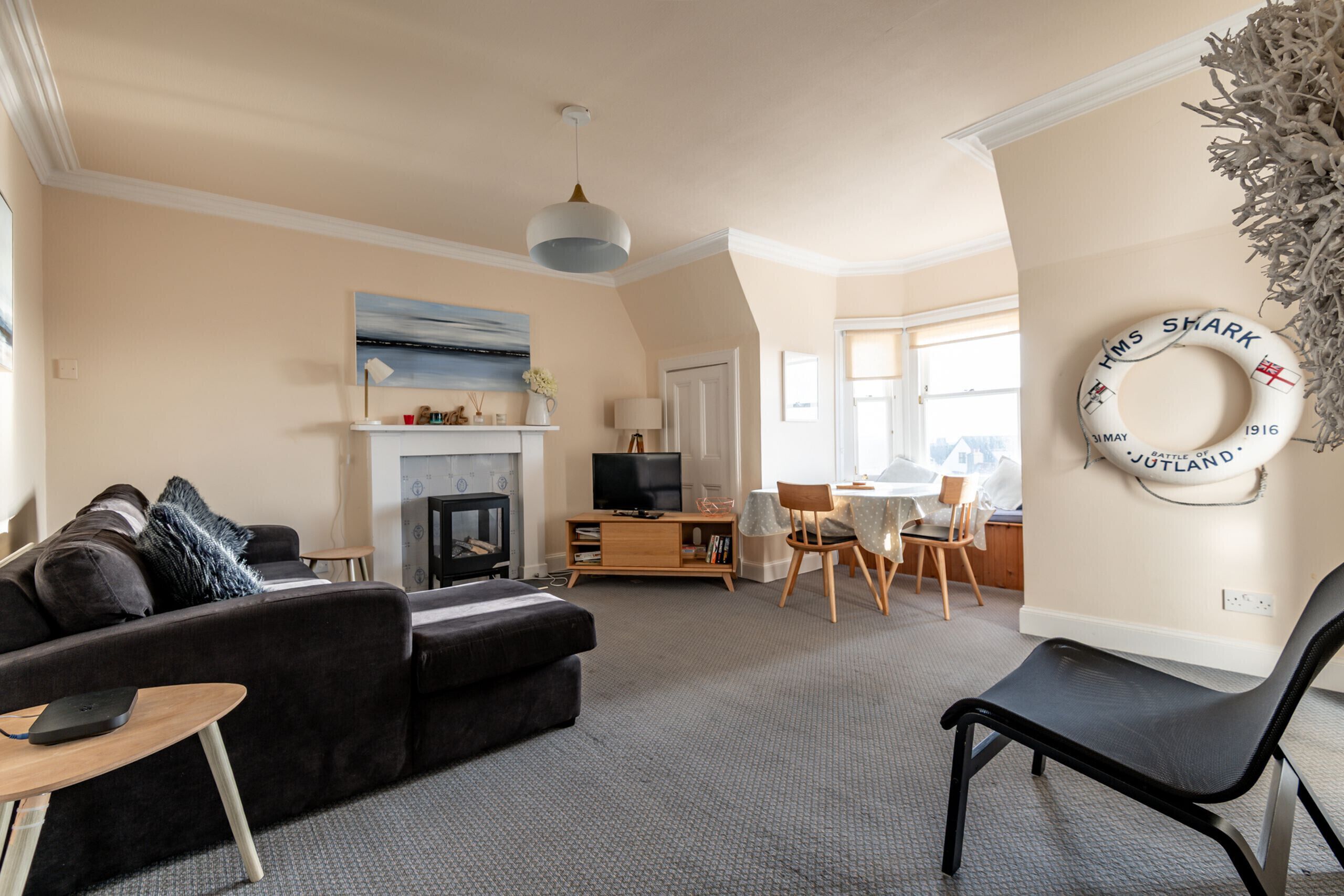 Télévision, cheminée