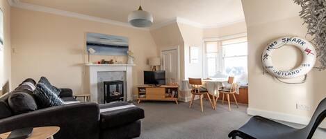 Télévision, cheminée