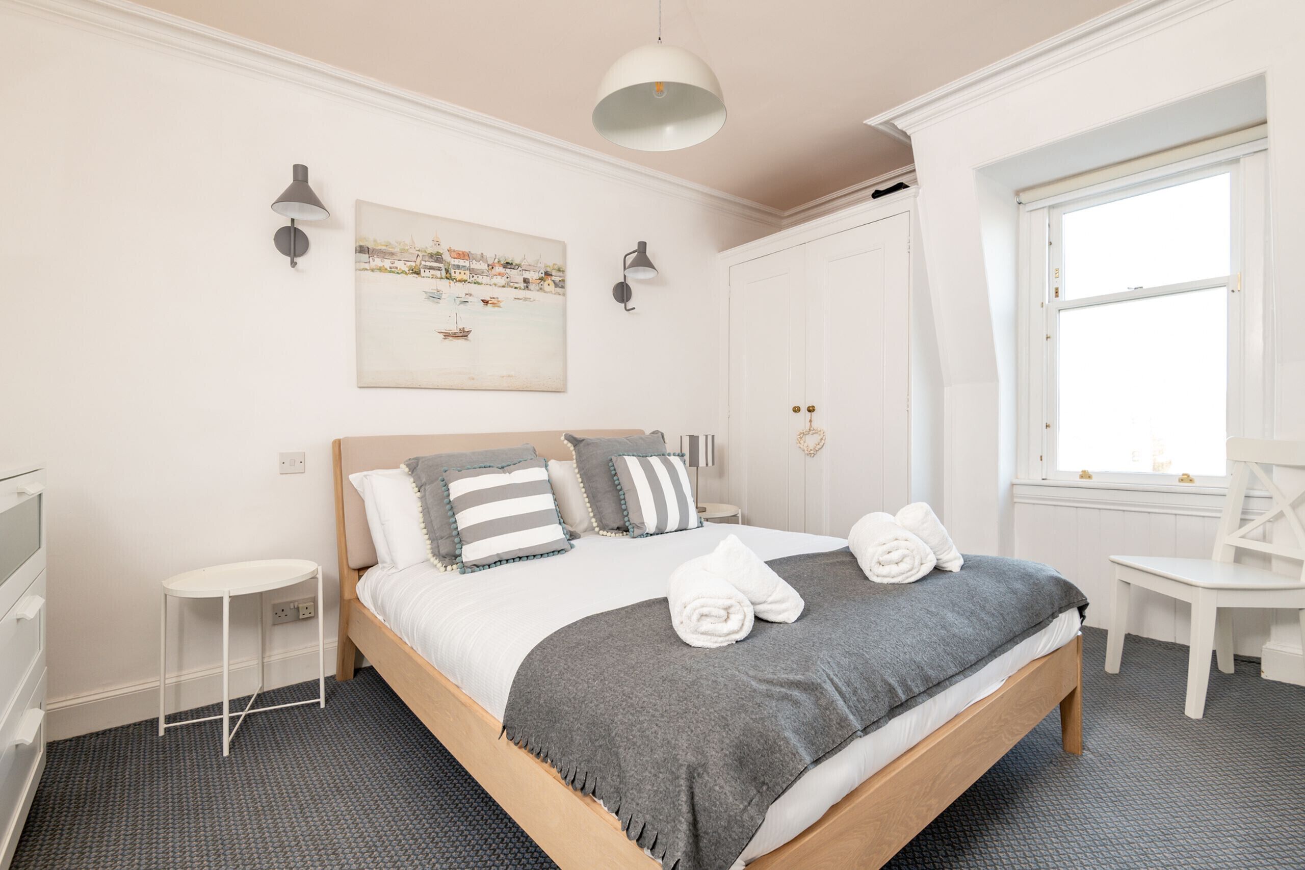 2 habitaciones, tabla de planchar con plancha y wifi gratis 