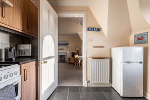 Kjøleskap, mikrobølgeovn, ovn og oppvaskmaskin