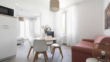Studio, hiên, quang cảnh thành phố (Pedretti 102) | Nội thất