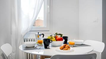 Apartment, City View (Pedretti 206) | Dining