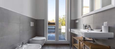 Studio, Terrace, City View (Pedretti 101) | Bathroom | Hair dryer, towels, soap, shampoo