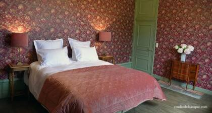 Chambre Camélia, Vue sur les jardins, élégance au Domaine de la Briouse