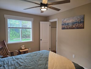 5 bedrooms, desk, iron/ironing board, WiFi