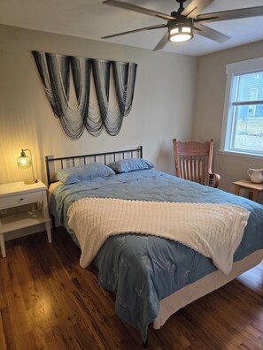 5 bedrooms, desk, iron/ironing board, WiFi