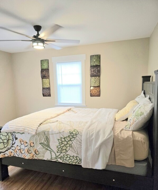 5 bedrooms, desk, iron/ironing board, WiFi